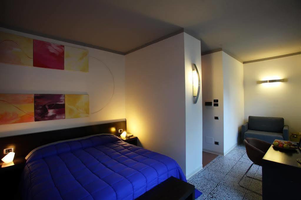Hotel Zeffiro Sabaudia Exterior photo