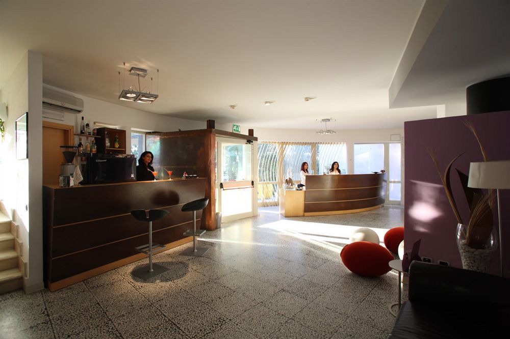 Hotel Zeffiro Sabaudia Exterior photo